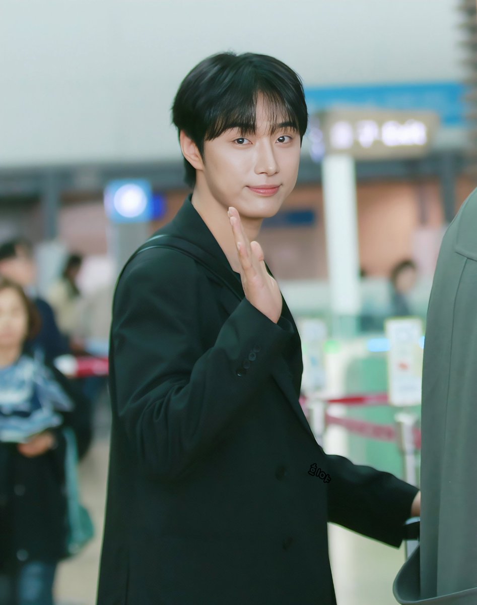 240412 INC ✈️
재하니 웃는거 넘 햇살같다.☺️
#오메가엑스 #OMEGA_X #재한 #JAEHAN