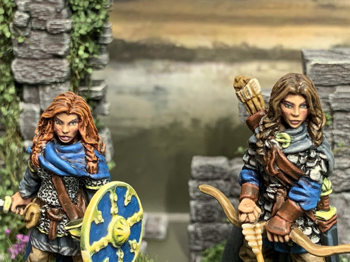 Taki_miniature's tweet photo. ハーミットインで買ってから時間が経ってしまいましたかようやく完成。女戦士2体。
剣を持った右手、盾、弓につがえてる矢はプラミニチュアのものに交換。その分、鞘に入っていた剣の柄は削り取っています。
#春のペイントまつり
#メタルペイント
#物撮りノート https://t.co/BkinMmWZxM