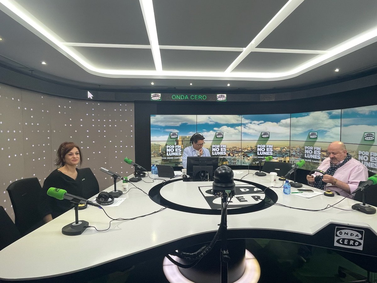 📻Otro día más que llegamos tarde el equipo de redes para deciros que ya podéis escuchar un nuevo #PorFinNoEsLunes en @OndaCero_es con #JaimeCantizano @juandiguerrero #EvaGarcia y nuestro sospechoso habitual @ivarelad 📻 👇👇👇 ondacero.es/directo/