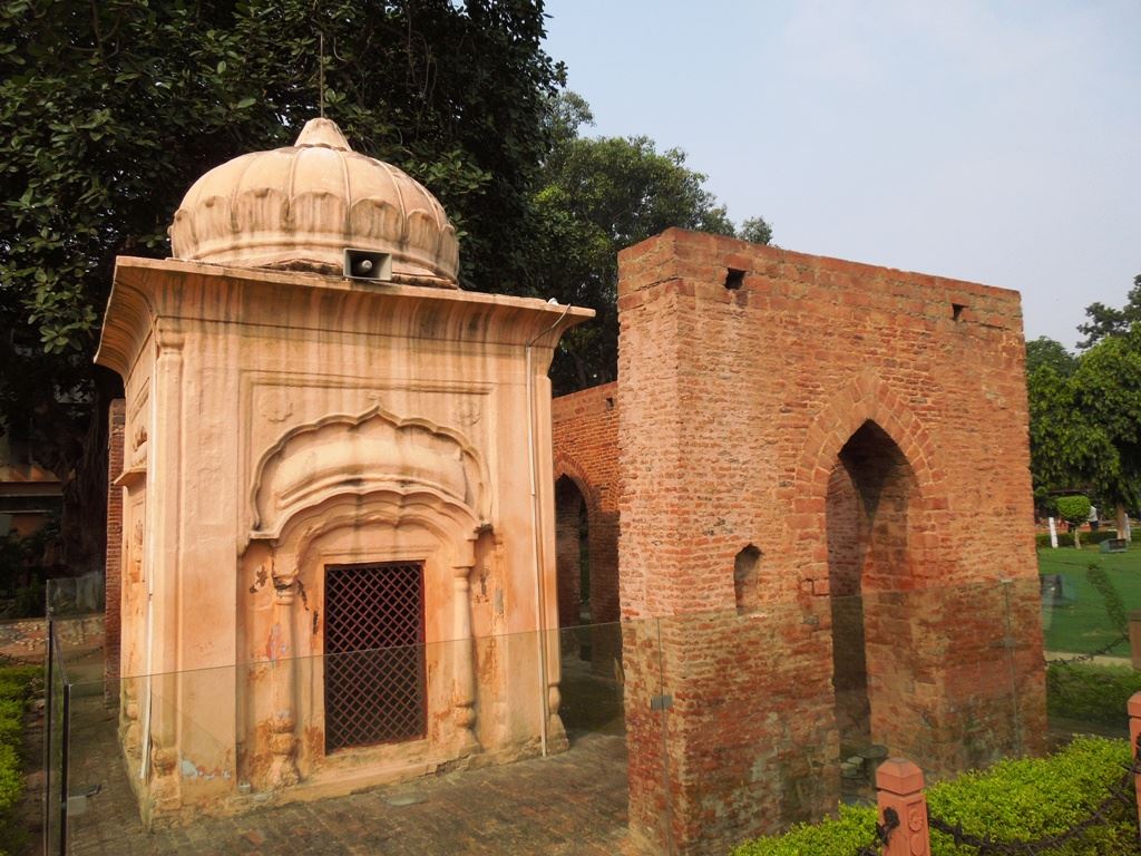 On 13 April 1919, hundreds of nonviolent Muslim, Sikh and Hindu protesters, along with Baishakhi pilgrims were massacred by British army at Jallianwala Bagh, Amritsar. #NeverForget