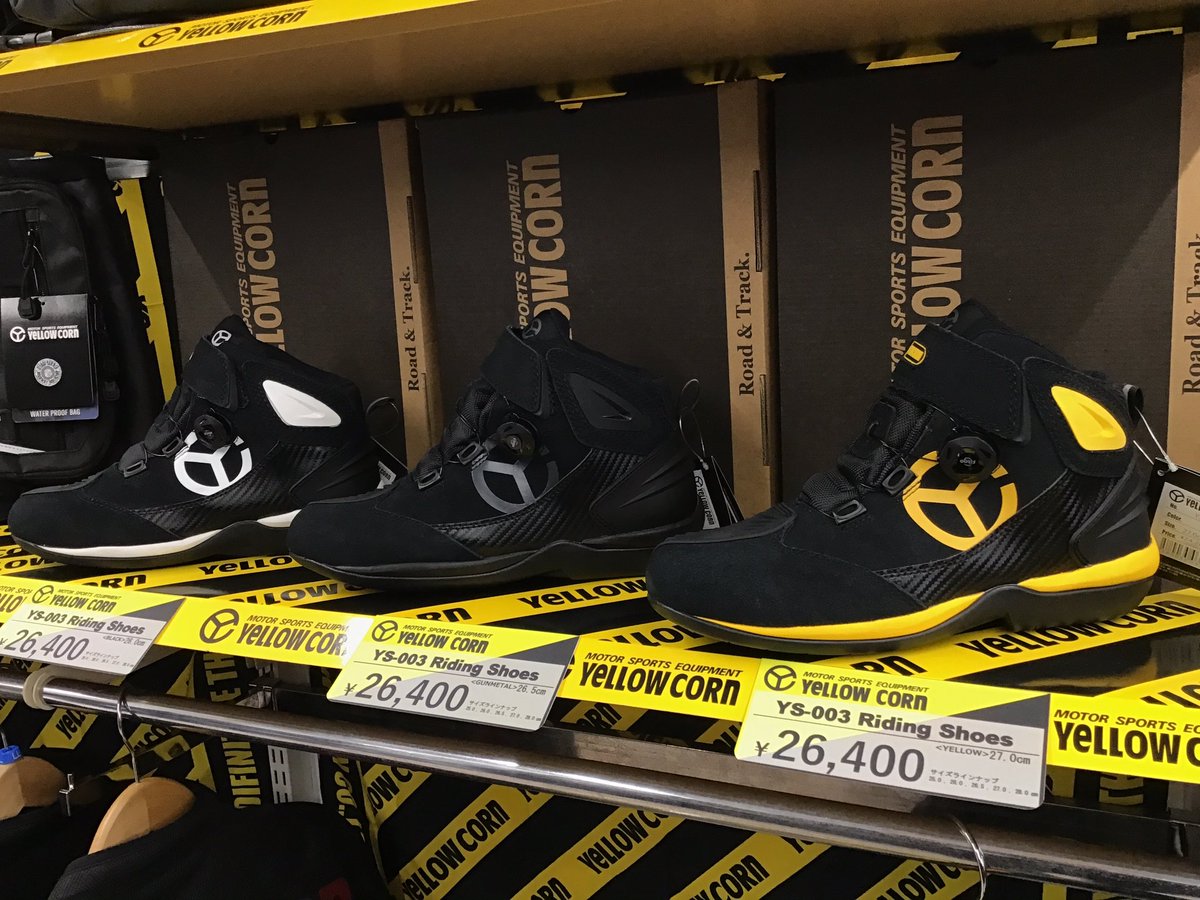 nankaioota's tweet photo. 本日初入荷！！、
ライディングシューズYS−003、
ツーリングに必要な機能を全て揃えた、ライディングシューズです。
興味がある方は、是非当店でご試着ください。

#南海部品 #バイク用品 #ライディングシューズ #イエローコーン https://t.co/bXZCRKhdL6