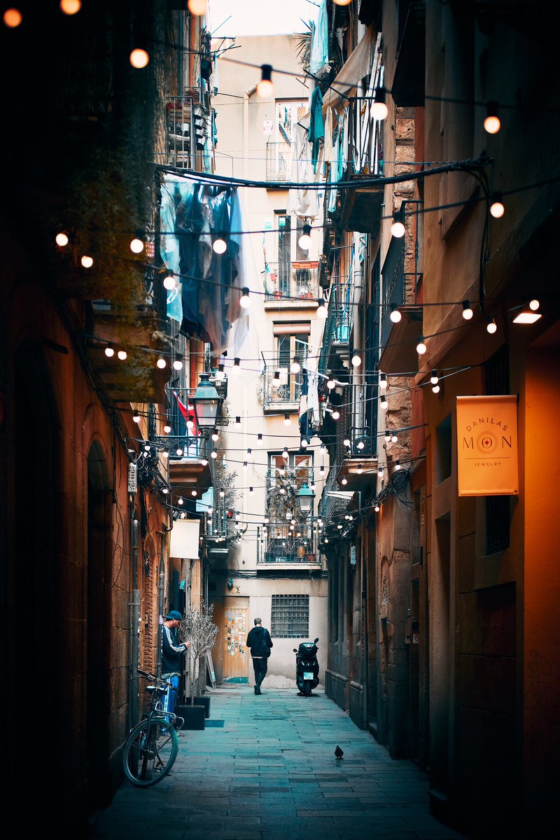 Tales of today in the alleys of another time

📸 Fujifilm X-T4

📷 Fujinon XF 35mm F2 R WR

⚙️ ISO 800 - f/2.0 - Shutter 1/320

#StreetPhotography #photography