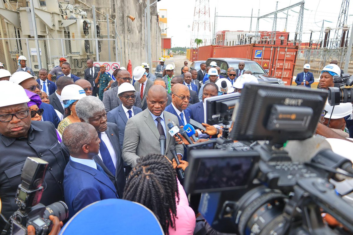 Le Chef de l’État a visité la Centrale électrique d’Azito, opérationnelle depuis 1999. Fonctionnant au gaz, cette centrale contribue à augmenter la capacité de production électrique du pays. Sa visite s'inscrit dans le cadre du renforcement de la coopération sud-sud, visant à
