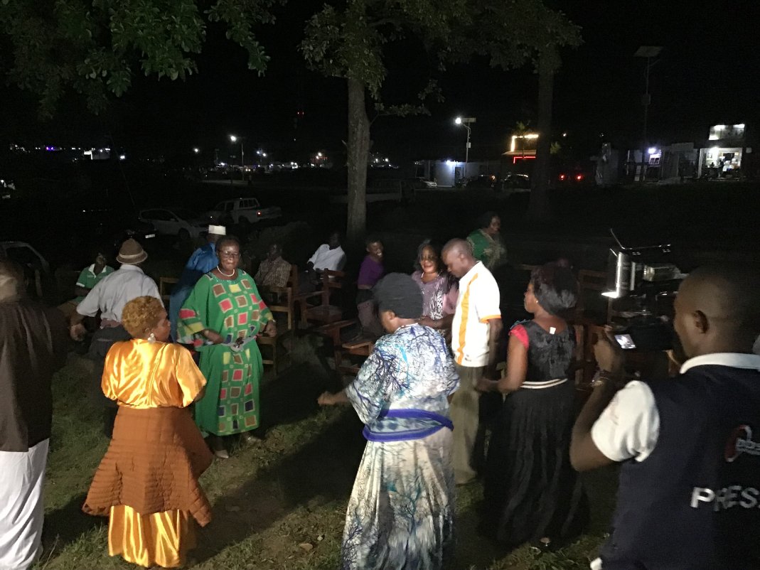 SBuweekula's tweet photo. Abantu ba Kabaka mu Ssaza Buweekula baakumye Ebyoto mu kukuza amazaalibwa g'Empalabwa ag'e 69. Oweek Nantaayi Immaculate Kafeero yeyakulembeddemu ebyoto bino. https://t.co/u5p7Ha0AnY