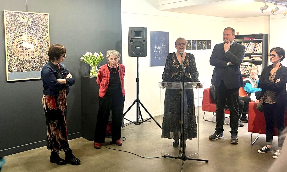 #LILLE #ART 
🖼 Je vous recommande l’exposition sensible et émouvante « Mille Fiori » de la photographe Petra Hilleke, en hommage à Bertrand Gadenne. C’est à l’Espace Édouard Pignon dans le quartier de Bois-Blancs à #Lille, animé par la dynamique association du Comité d’animation