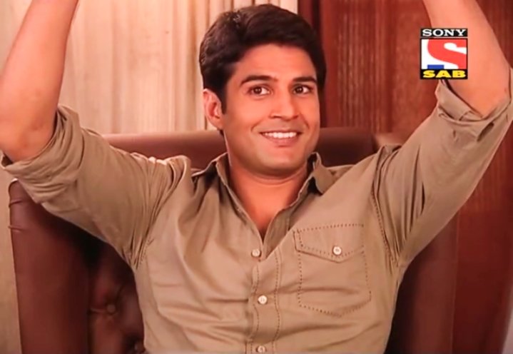 Good Morning Our Sweetest Cap. Rajveer @RK1610IsMe 😍❤️😍 Aap yunhi muskurate raho hamesha aur hume bhi muskurane ki vajah dete raho hamesha🥰🥰🥰 #RajeevKhandelwal #VersatileActor #LeftRightLeft #CaptRajveerSinghShekhawat #CaptainRajveer #SonySab #Showtime #ArmaanSingh