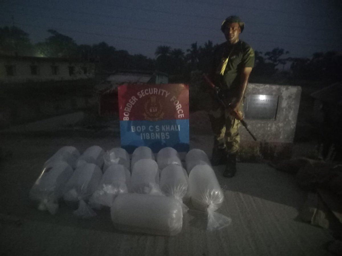 12.04.2024
Committed to stop trans-border crimes
#AlertBSF Troops @BSF_SOUTHBENGAL carried out Operations at the International border of West Bengal and seized 57 Fish Pin Polybags worth ₹ 13.7 Lakh being smuggled from India to Bangladesh.
#JaiHind
#FirstLineOfDefence