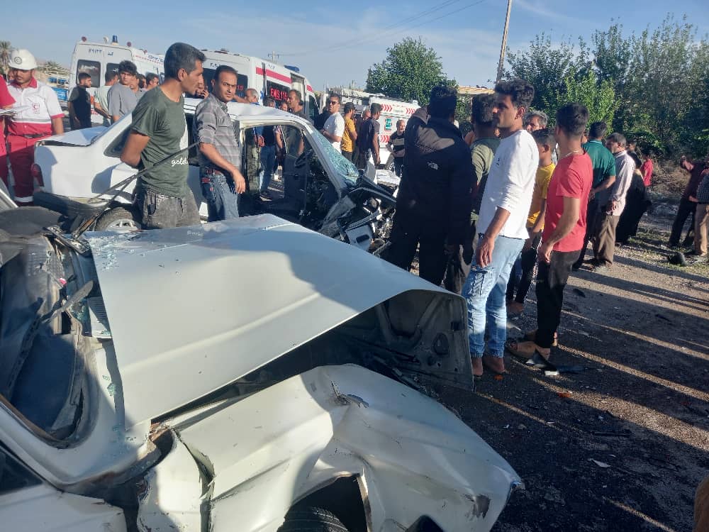 امدادرسانی نجاتگران #هلال‌احمر استان فارس به مصدومین تصادف زنجیره ای در جاده جهرم به شیراز ، با ۱۱ مصدوم و یک فوتی