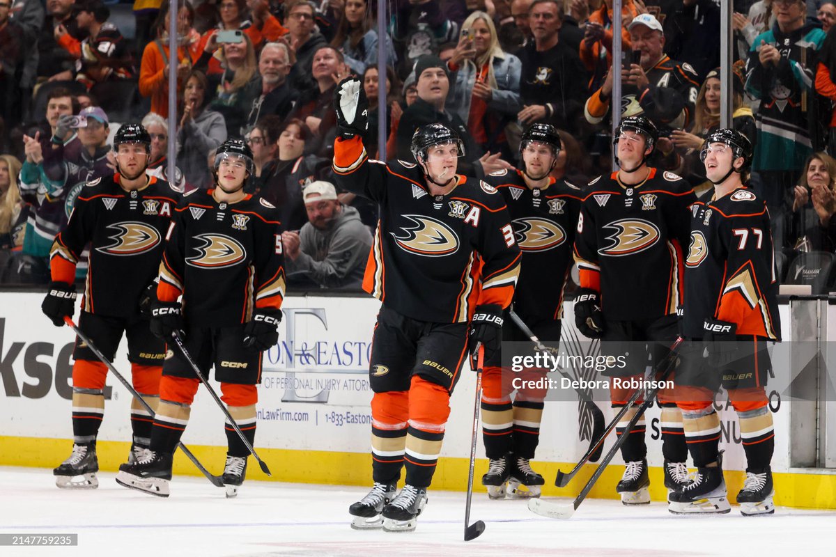 allstarvatrano's tweet photo. thank you for everything silfvy 🦆🧡 #foreveraduck #FlyTogether https://t.co/7xoHR37Z8p