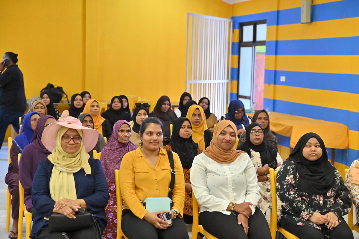 MDPSecretariat's tweet photo. މަޖިލިސް20 ގއ. ވިލިނގިލި ދާއިރާ އަށް ވާދަކުރައްވާ މިޕާޓީގެ ކެންޑިޑޭޓް އެމްޕީ @SaudVillingili ގެ ކެންޕެއިން ޓީމް އާއި މިޕާޓީގެ ލީޑަރޝިޕްގެ ބޭފުޅުން ބައްދަލު ކުރެއްވުން. 

މިސްރާބު ހަމަ މަގަށް އެޅުވުމަށް ވިލިނގިލި ދާއިރާ އެމްޑީޕީގެ ކެންޑިޑޭޓް ސަޢުދު ޙުސައިން 4️⃣✅ އަށް ވޯޓު ދެއްވާ!  ⚖️ 

#VoteMDP
#MisraabuHamaMagah