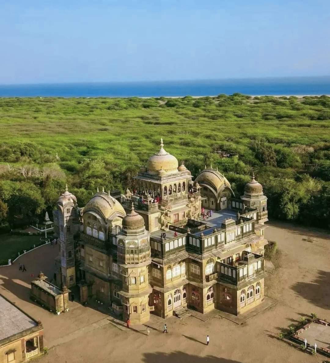 Love it ❤️💛❤️
Vijay Villas Palace Kutch Gujarat 🇮🇳