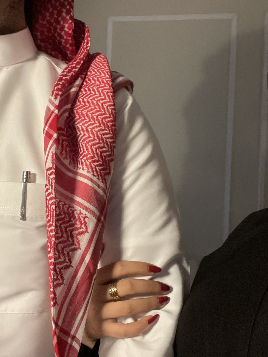 __sh0iii's tweet photo. أنت منزلي، أسير في حياتك حافي القدمين، بلا درع، بلا خوف.♥️ https://t.co/p20JY35eBN