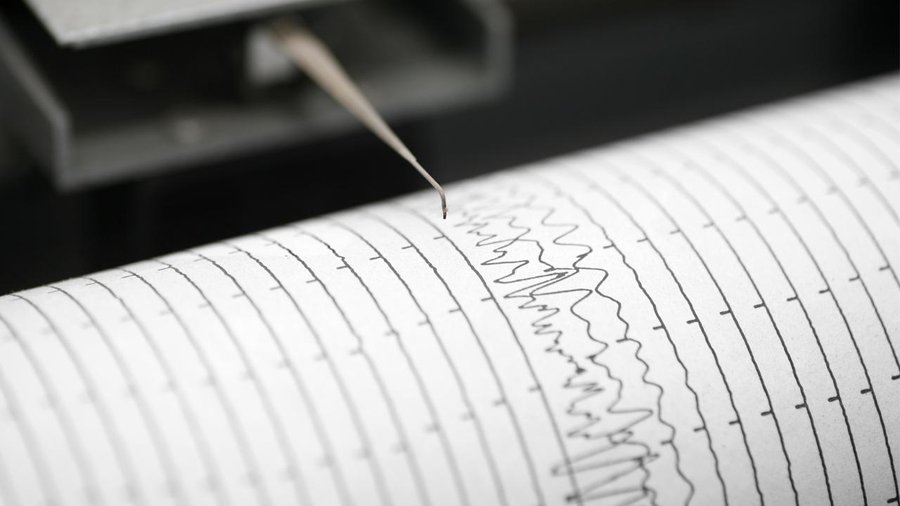 🔴Ege Denizi'nde 4,5 büyüklüğünde #deprem oldu. 🔴Sarsıntı saat 05.23'te gerçekleşti, merkez üssü ise Çanakkale'nin Gökçeada ilçesi olarak ölçüldü. Kaynak: (AFAD)