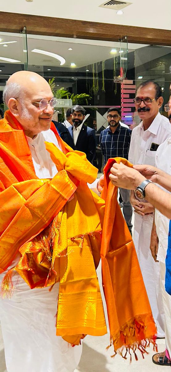 rajagopal_mb's tweet photo. ആദരണീയനായ കേന്ദ്ര ആഭ്യന്തര മന്ത്രി അമിത് ഷാ ജി യെ സ്വീകരിച്ചു. https://t.co/hsKZ4kUTv5