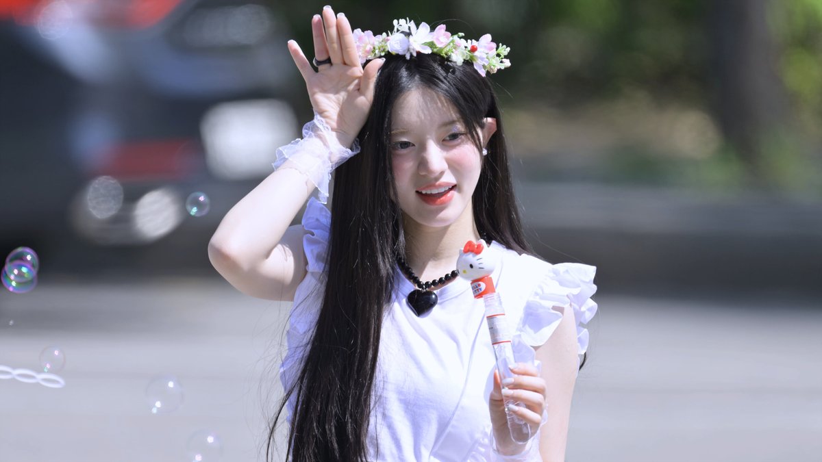 [8K] #ILLIT (#아일릿) #MINJU #민주 포토타임 직캠 @ 음악중심 미니 팬미팅 | 240413 youtu.be/k1M8JDvA6lI