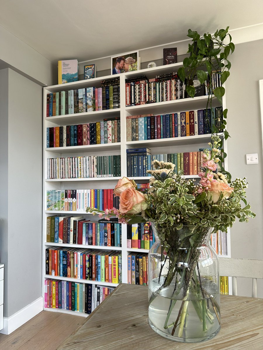 Morning #BookTwitter! Had to show off these lovely flowers which I brought home from Buxton, with books of course! What are you all reading this weekend?