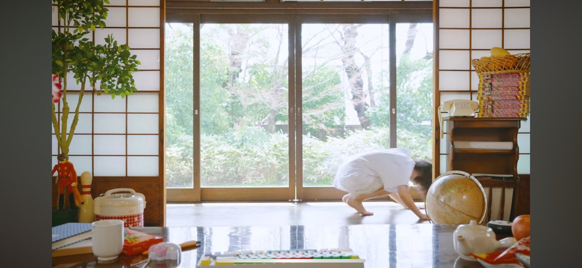 廊下ででんぐり返しするとんちゃんかわいい
小学校の夏休みに家で一緒に宿題してるみたいな、日常って感じのMV素敵だ〜
画角がほとんど変わらない感じもめっちゃいいー❕