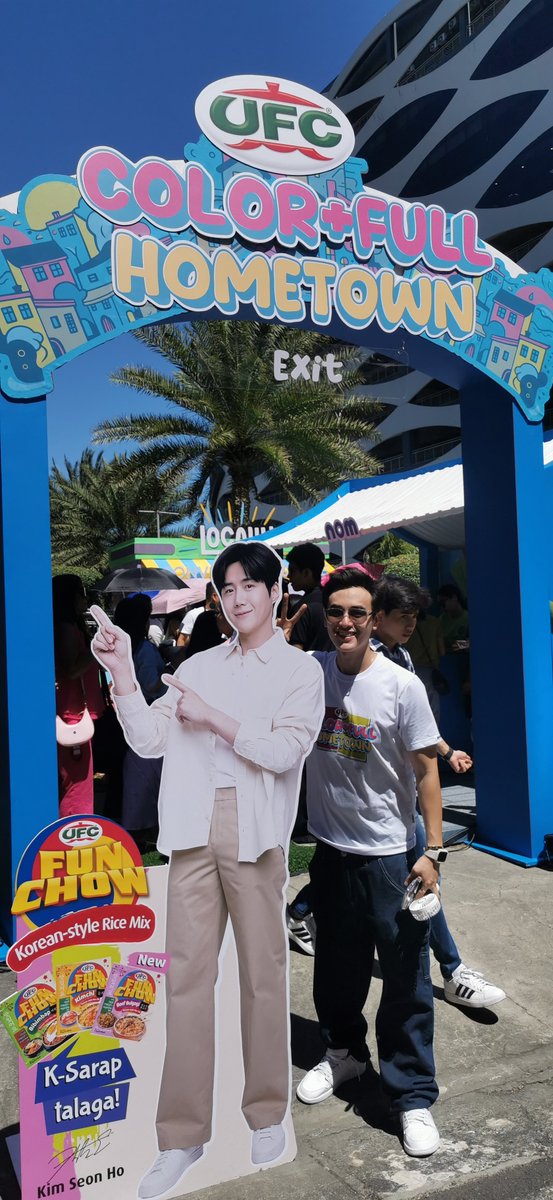 GiaAllana's tweet photo. FAN ZONE booths at Mall Of Asia Arena for Kim Seon Ho's fan meeting today.
---------
✨️ KIM SEON HO Asia Tour in Manila 
@makeitliveasia, UFC Meal Masters 

#UFCxKSH
#ColorFull_in_MANILA 
#2024KIMSEONHOASIATOURinMANILA

📸: Joan for Headliner Manila (https://t.co/iaqOTubEeh) https://t.co/YftvcpYr5F