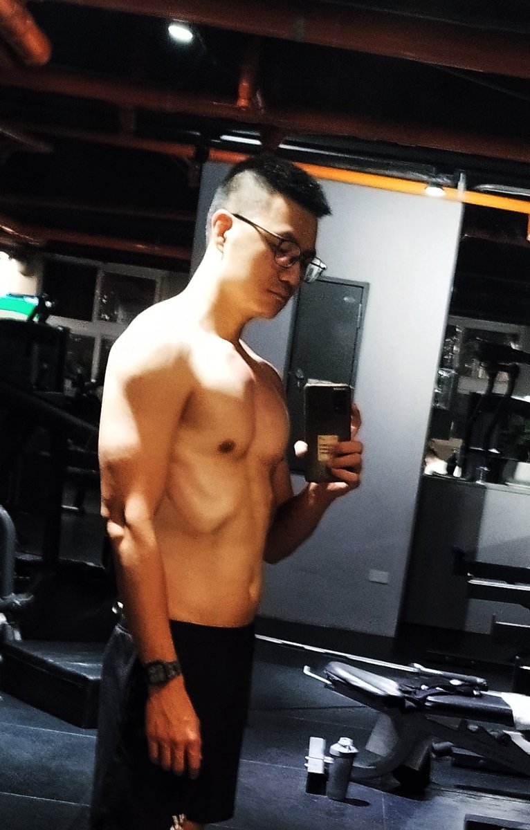 minixiaou's tweet photo. 胸肌不用擔心，就是腹肌很難練 https://t.co/SZjPTh9j3v