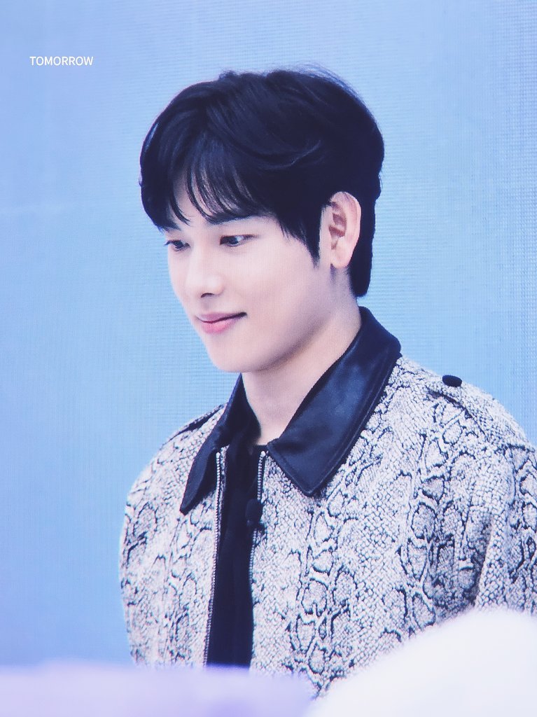 tomorrow1201's tweet photo. 240413 나르왈 팝업스토어 팬사인회

#임시완 #yimsiwan https://t.co/PB3xkeKTbe