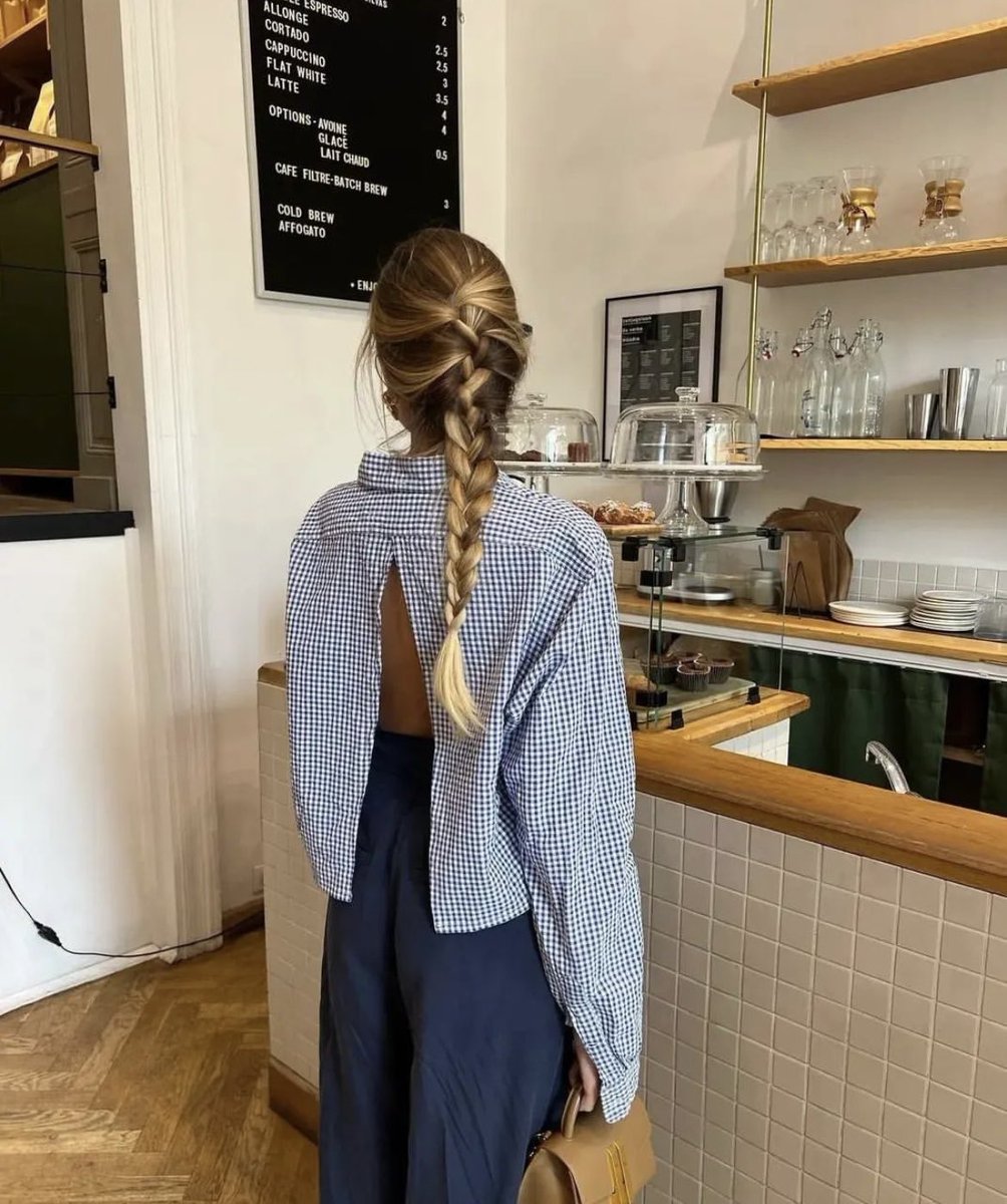 modaispirazione's tweet photo. Let there be coffee☕️
#streetstyle #styleinspiration #fashionlook #coffee #coffeechic #coolstyle #ootdstyle https://t.co/l8fiUqtDFh