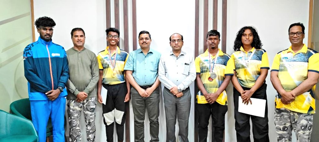 Congratulations to Team #Odisha on winning 2 #Gold 🥇 and 1 #Bronze 🥉 at the YAI National Kiteboarding and Wind surfing Championship held at Montego Bay, Morjim, North Goa. The team also had the opportunity to meet with Director of Hockey Promotion Council Odisha, Shri Deepankar…