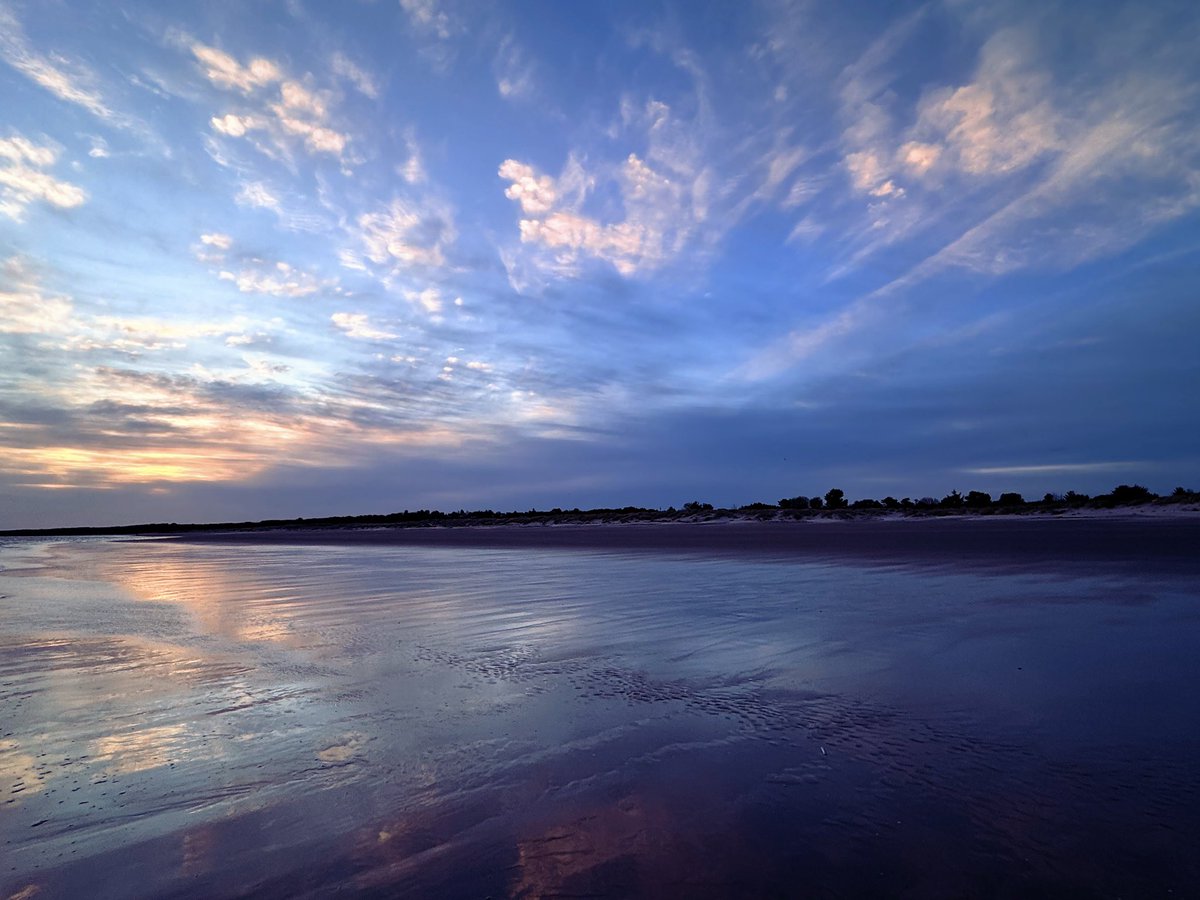 Saturday morning sunrise over a cloudy Nairn beach 😎