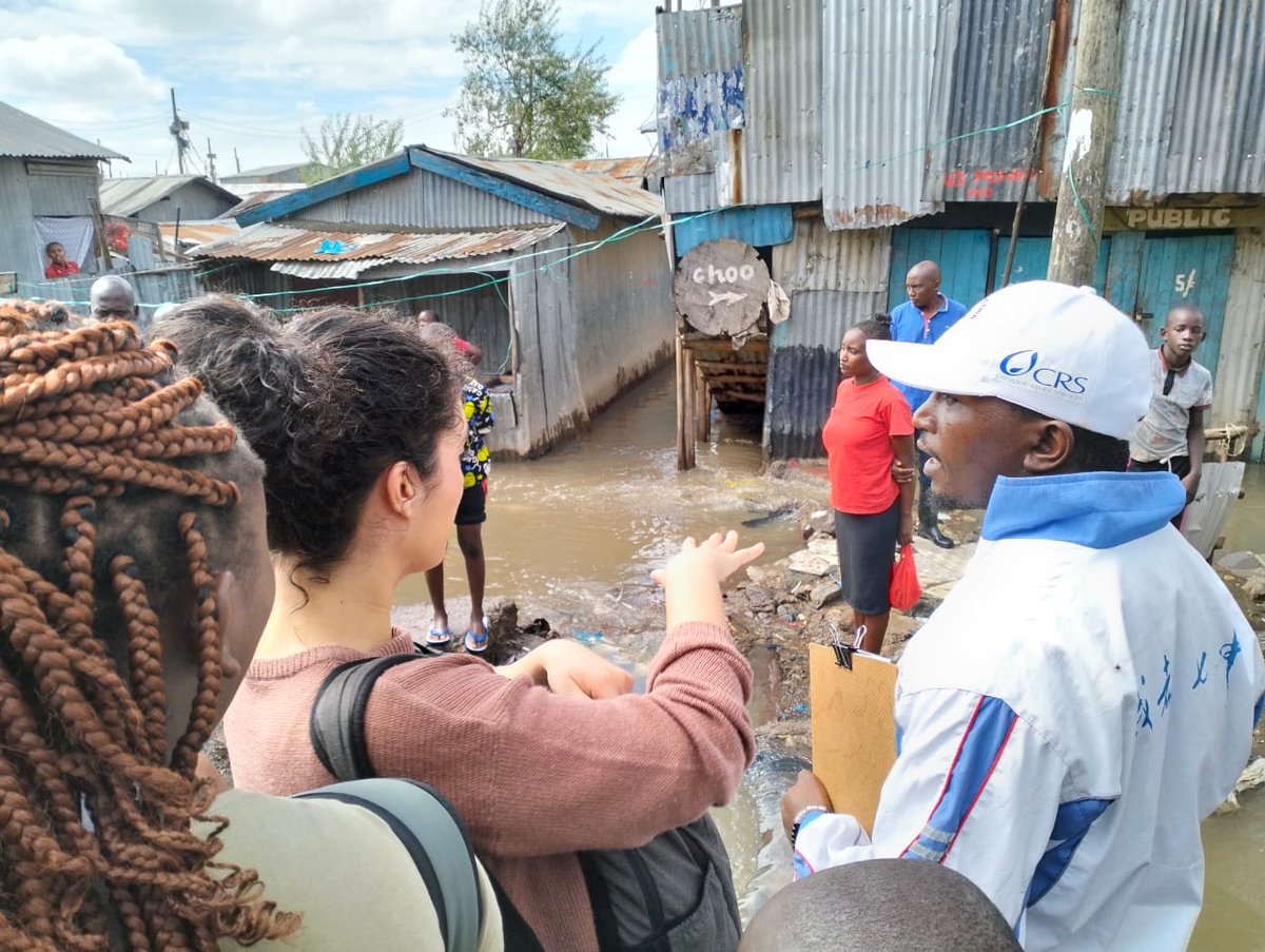 nicerawanjiruki's tweet image. What does field works like? The @FacultyITC students busy in the ground doing river measurements. 
@dana_r_thomson @monica