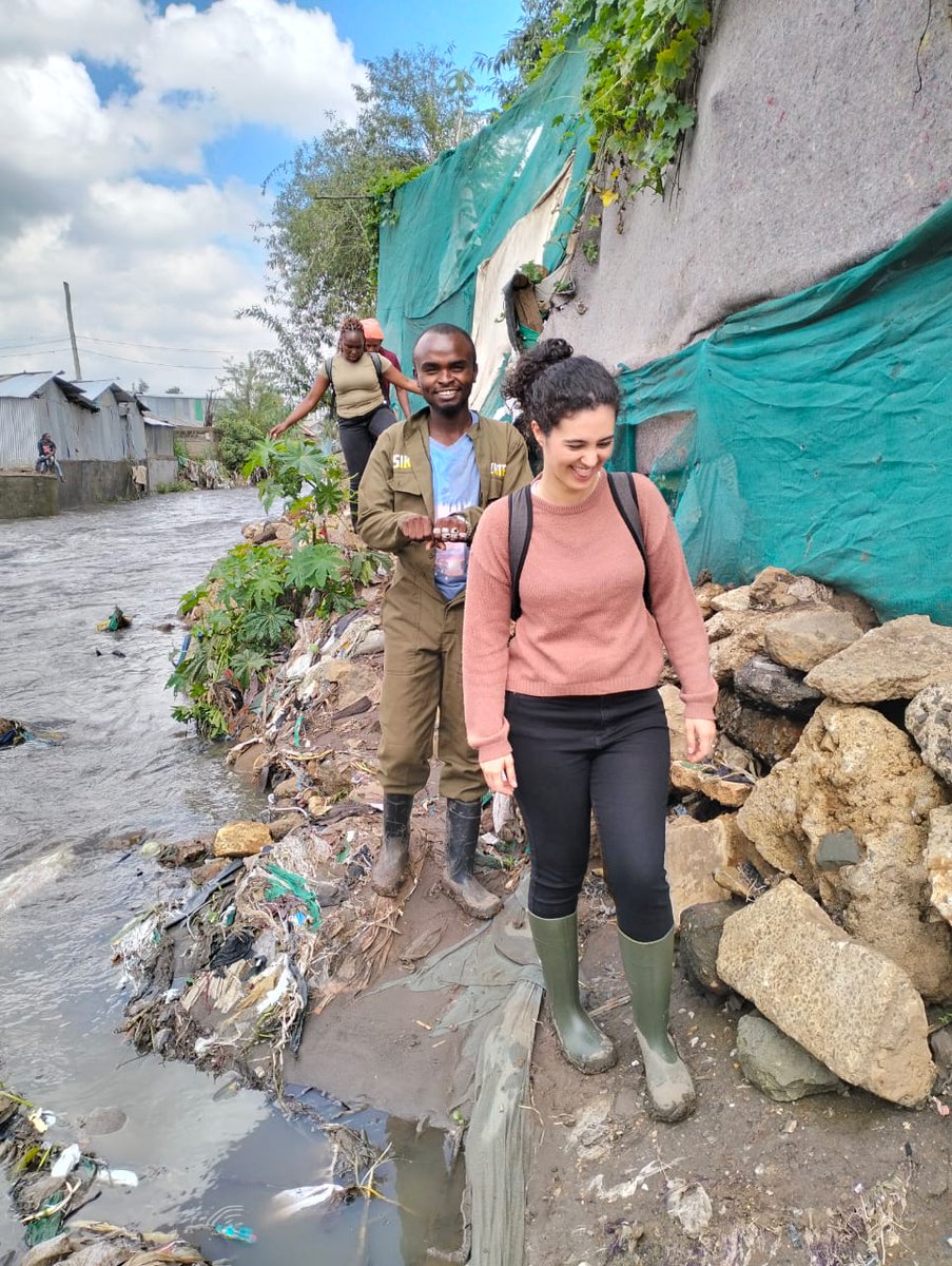 nicerawanjiruki's tweet image. What does field works like? The @FacultyITC students busy in the ground doing river measurements. 
@dana_r_thomson @monica