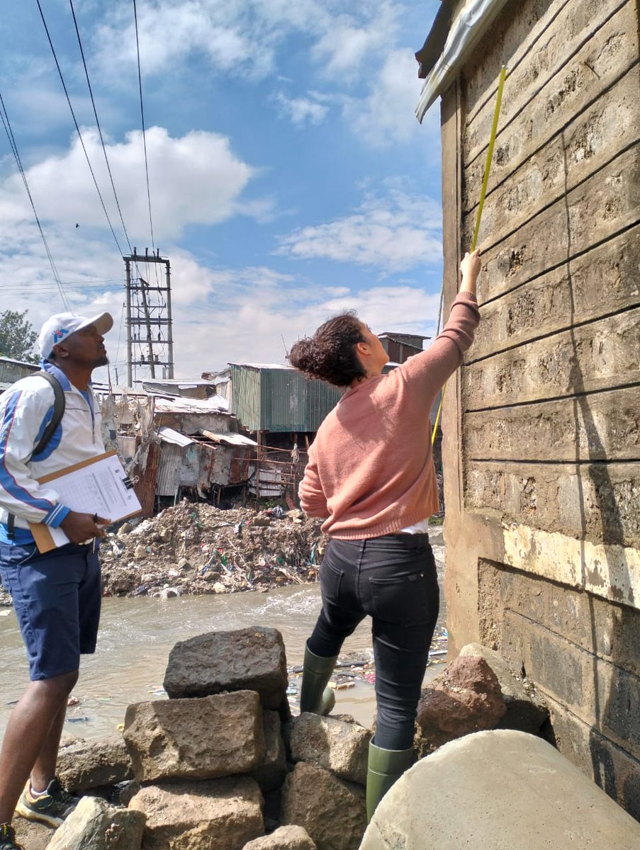 nicerawanjiruki's tweet image. What does field works like? The @FacultyITC students busy in the ground doing river measurements. 
@dana_r_thomson @monica