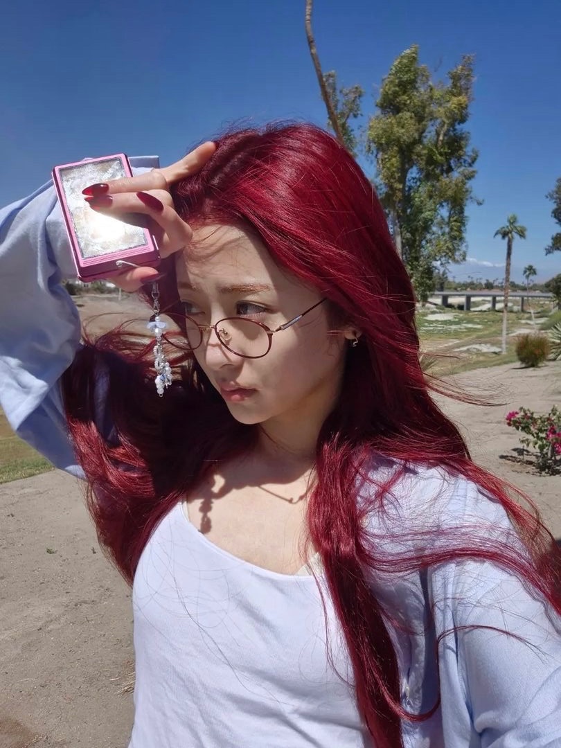 HUH YUNJIN THE WOMAN YOU ARE