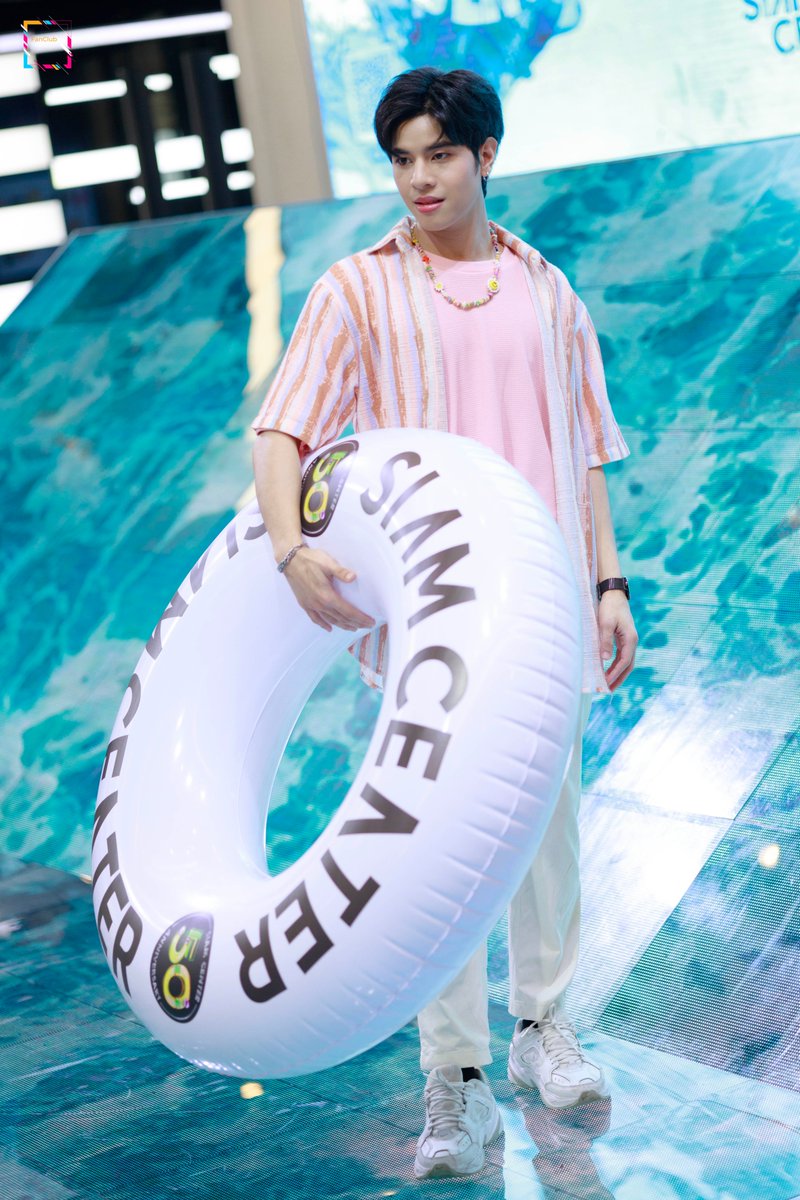 fanclubnation's tweet photo. หล่อมากไกด์ 🔥❤️
#guidepiyawat #SiamCenter50thAnniversary #SiamCenterSplashtasticFunFest #ENTSYNCTHAiLAND https://t.co/m15fPeLQcS