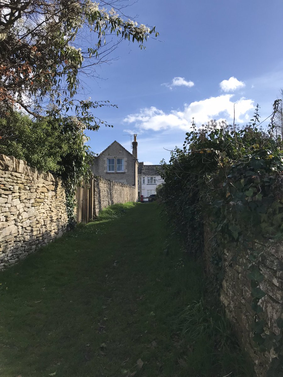 letterappsoc's tweet image. “True friends are never apart. Maybe in distance but never in heart…” Thanks to all the postboxes around the world for helping to bridge the gaps. Happy #PostboxSaturday, everyone! ☺️📮💌