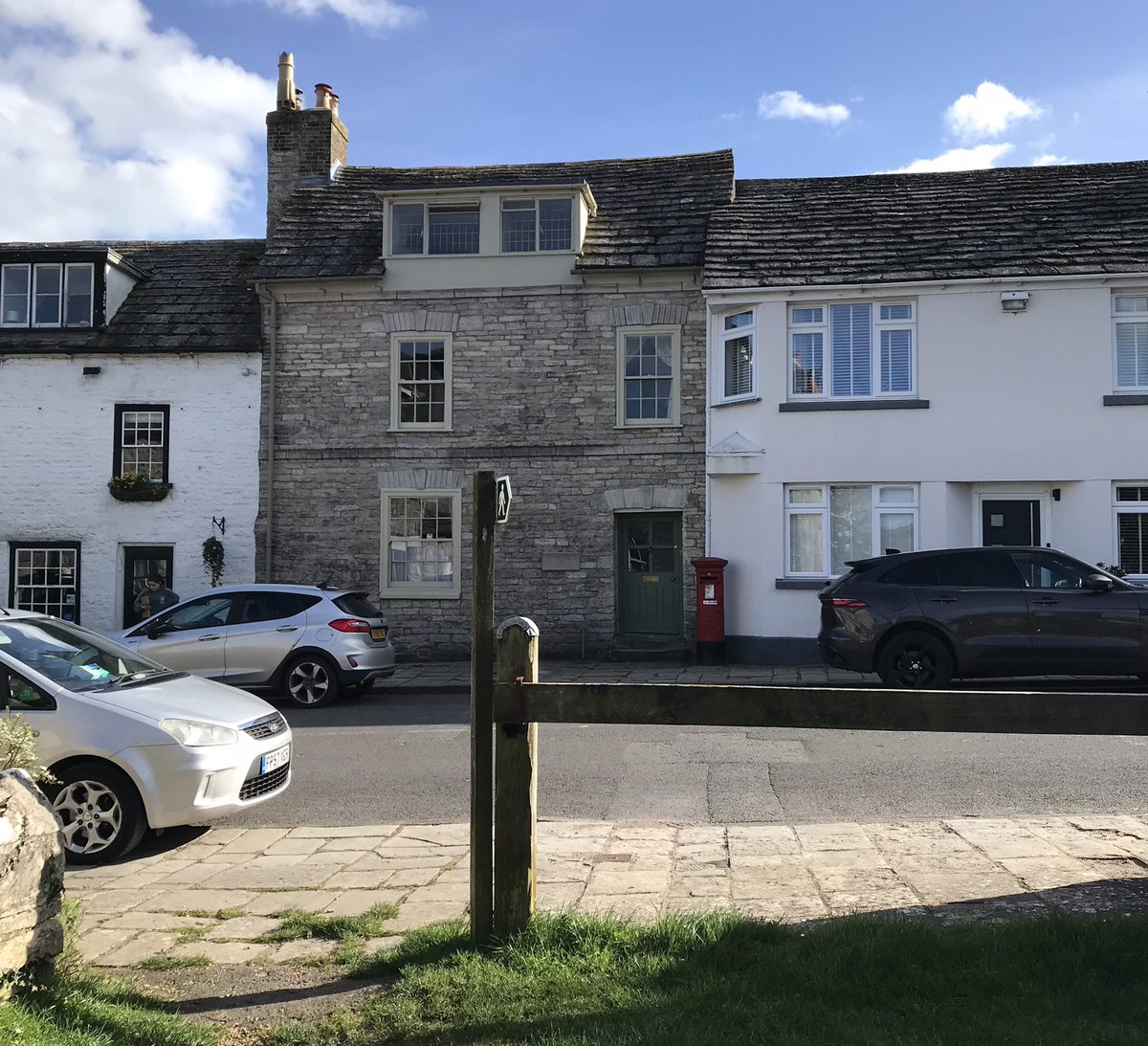 letterappsoc's tweet image. “True friends are never apart. Maybe in distance but never in heart…” Thanks to all the postboxes around the world for helping to bridge the gaps. Happy #PostboxSaturday, everyone! ☺️📮💌