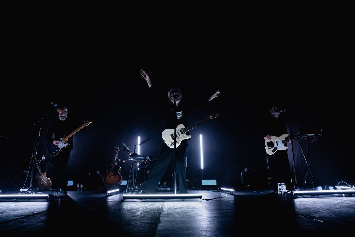 ChemaMunozRosa's tweet photo. Elefantes
en el @circoprice
.
.
.
.
#SuperSónicaLive #TeatroCircoPrice
#ElefantesMusic 
#Canon #canonespaña https://t.co/o0ghPPCoC2