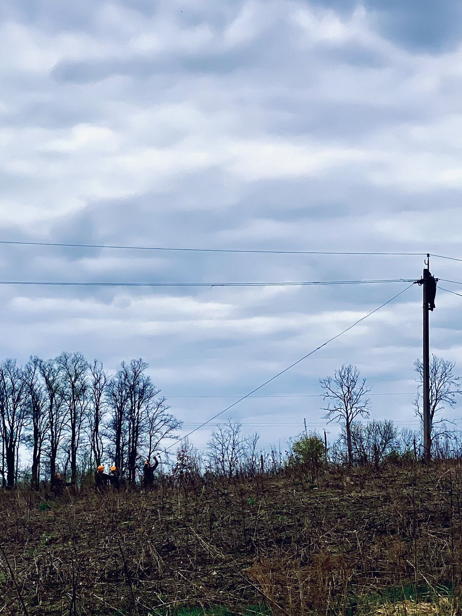 velichko222's tweet photo. Ukrainian electricians are repairing damaged lines after Russian shelled it before. Without any body armor these brave men doing their job properly. 

Our nation will fight until the end, whatever it takes.

#UkraineStandStrong #RussiaisATerroistState https://t.co/crozpZnhjP