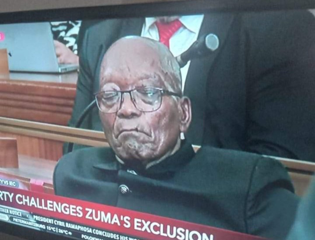 When you really hate your country, you will think this 👇 evil face of a looter and frail old fossil can sit in our parliament to make the laws he breaks _ Zuma Happy wkend law abiding South Africans, Except hooligans & thieves from #VoetsekMKParty Put ur country 1st.. 🇿🇦