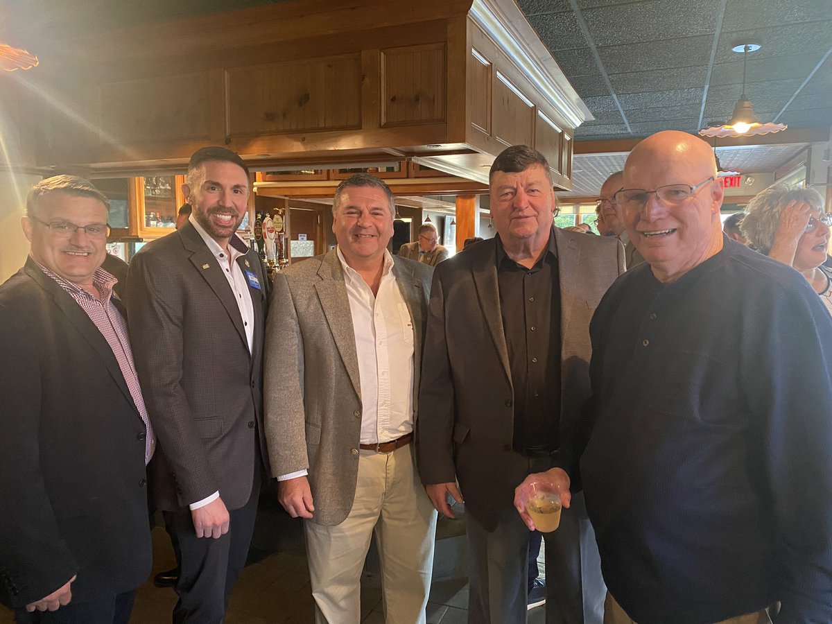 Ragdoll1960's tweet photo. Thank you Schuylkill County Democrats 🫶🏻for standing united in your support and vote for @RyanBizzarro PA Treasurer.
A proven fighter for ALL people.
✅Seasoned legislator
✅Financial watchdog
✅Vows to invest our money wisely to protect our financial future. #TeamBizz https://t.co/6qJlsZKnsj