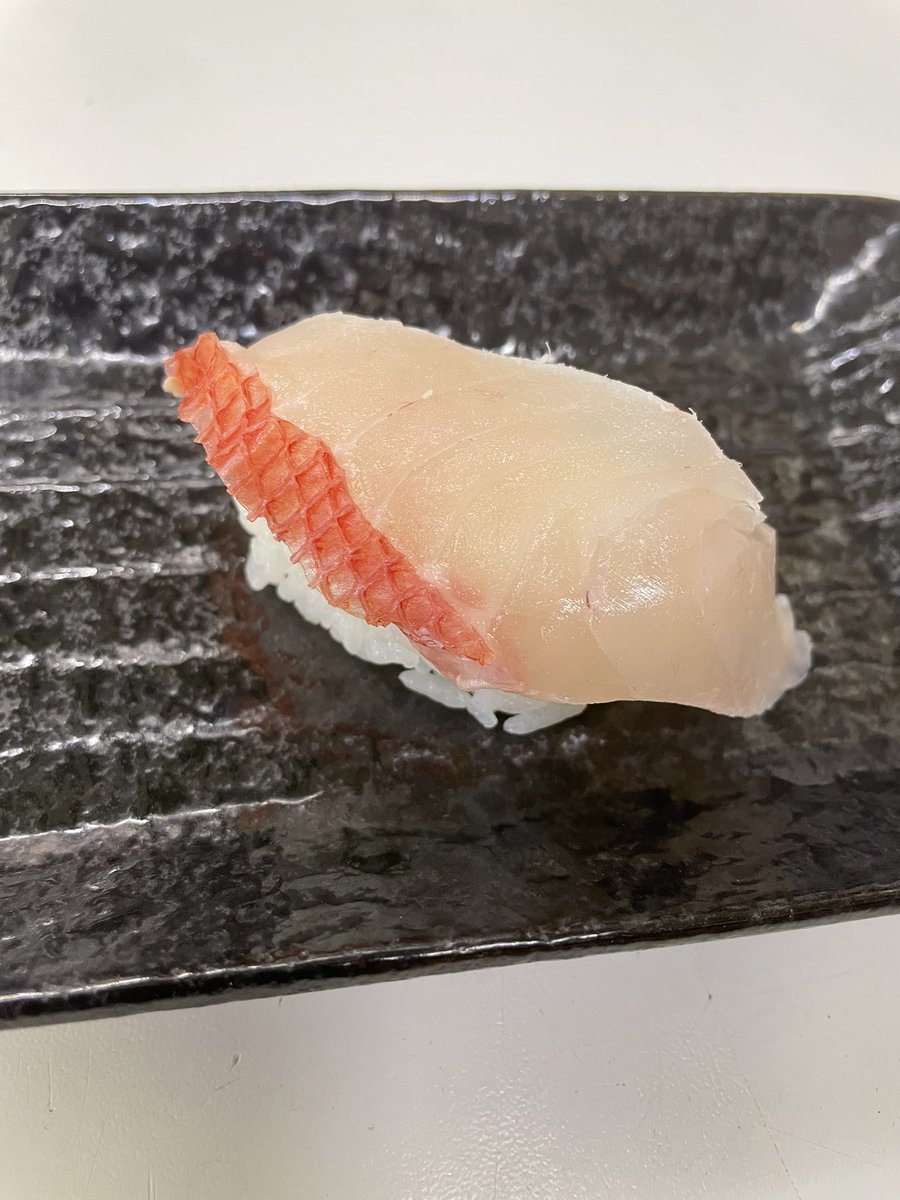 sushi_mitaka's tweet photo. 天然真鯛、真ふぐの白子、金目鯛、いろいろあります！春は美味しいものが多い季節ですね！ #寿司よし #寿司 #出前寿司 #デリバリー #三鷹 #武蔵野市 #調布市 #小金井市 #sushi #tokyo  #金目鯛 #真ふぐの白子 https://t.co/OpcWmGj46l