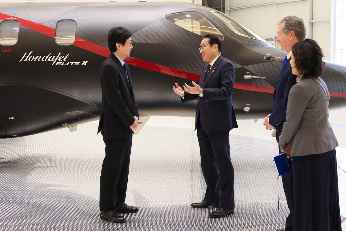 On April 12, PM Kishida, who is visiting the State of #NorthCarolina, #US, visited the Honda Aircraft Company’s production facility and other facilities with the Honorable Roy Cooper, Governor of the State of North Carolina. Overview👉mofa.go.jp/na/na2/us/page…