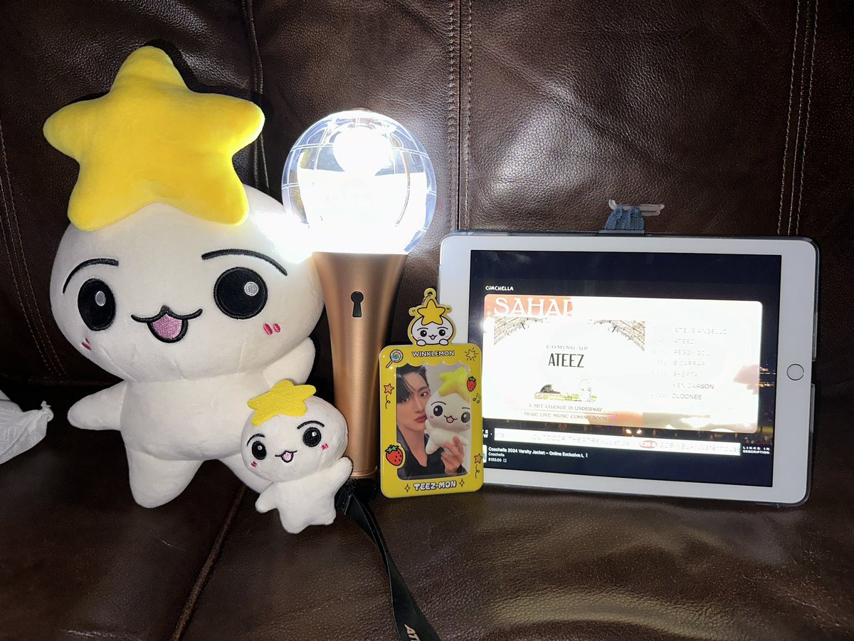 hwachxn's tweet photo. ME AND WINKLEMON WERE READYYYY

#ATEEZWatchParty #hello82
#82giveaway https://t.co/ckmln5Qku2