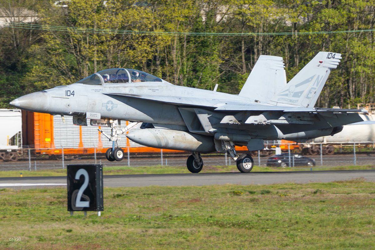 bfi_watch_ca350's tweet photo. VFA-2 Bounty Hunters chasing scent this afternoon at Boeing Field. https://t.co/V9sSkC1GBL