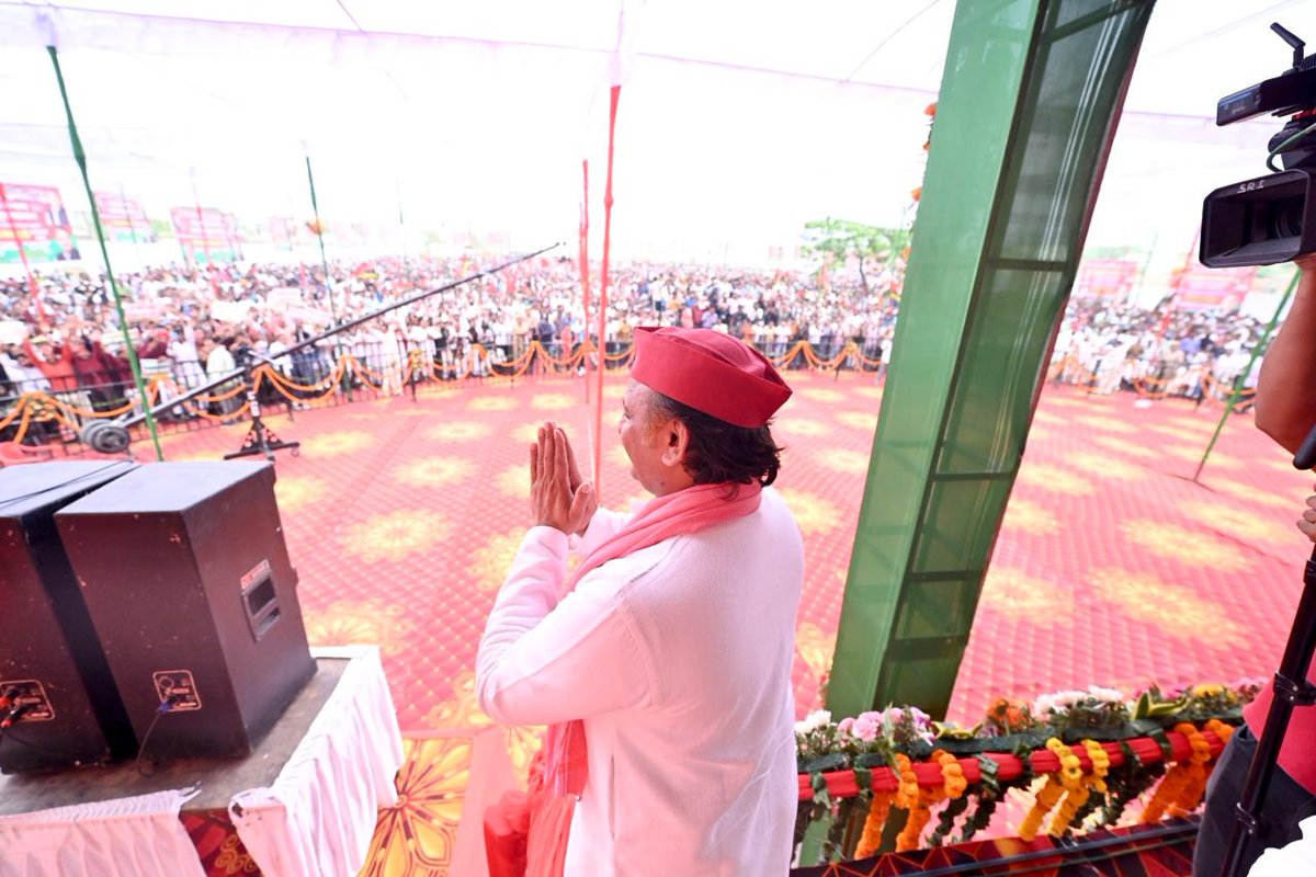 rajusingh09889's tweet image. पीलीभीत लोकसभा से समाजवादी पार्टी के प्रत्याशी श्री भगवत सरन गंगवार जी के समर्थन में आयोजित जनसभा को संबोधित करने माननीय राष्ट्रीय अध्यक्ष श्री अखिलेश यादव जी पूरनपुर, पीलीभीत पहुंचे।