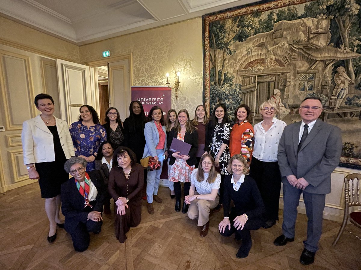 Programme 'Women in business : BeCome a leader' : 3e promotion de diplômées Une formation de l’#UPSaclay en partenariat avec @WomenIniFound. Ce programme dédié aux jeunes femmes les aide à développer leur leadership et leur potentiel en entreprise. 🔗 tinyurl.com/4hb8dcf8