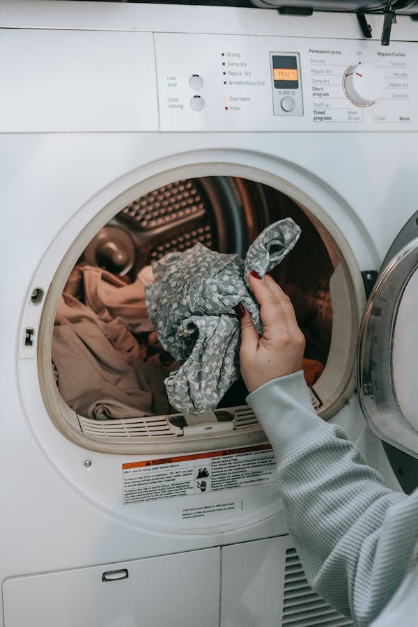Use washing machines and tumble dryers smartly: 👉Wait for a full load of washing before you wash. 👉Use the cold water setting if clothes are not heavily soiled. 👉Use the eco-function whenever possible 👉 On sunny days use the washing line instead of the tumble dryer