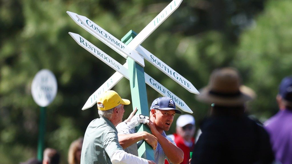 Bryson DeChambeau carried and moved a big sign at the Masters, and social media loved it golfweek.usatoday.com/lists/masters-…