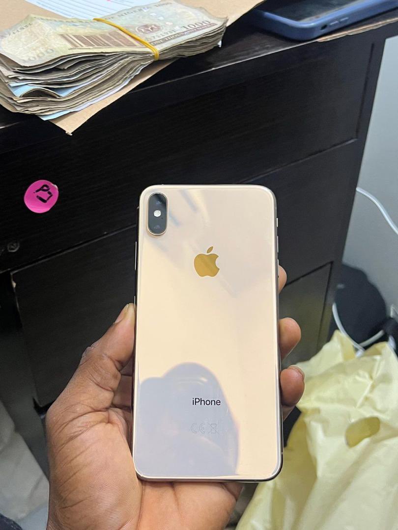 _*🇺🇸iPhone Xs || 256gb ||  N270,000 || Gold*_