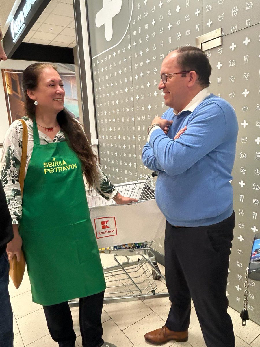 Jarní kolo <a href="/sbirkapotravin/">Sbírka potravin</a> je tady ‼️
Na podzim jsme společně dokázali darovat rekordních 718 t zboží, příjemců vloni bylo přes 400 tisíc. 
Kdo může, pojďme dnes na více jak 2.100 místech sbírku podpořit 🙏
Díky každému dárci za sebemenší příspěvek 👏 a za spolupráci <a href="/SOCR_CR/">SOCR ČR</a> 👍