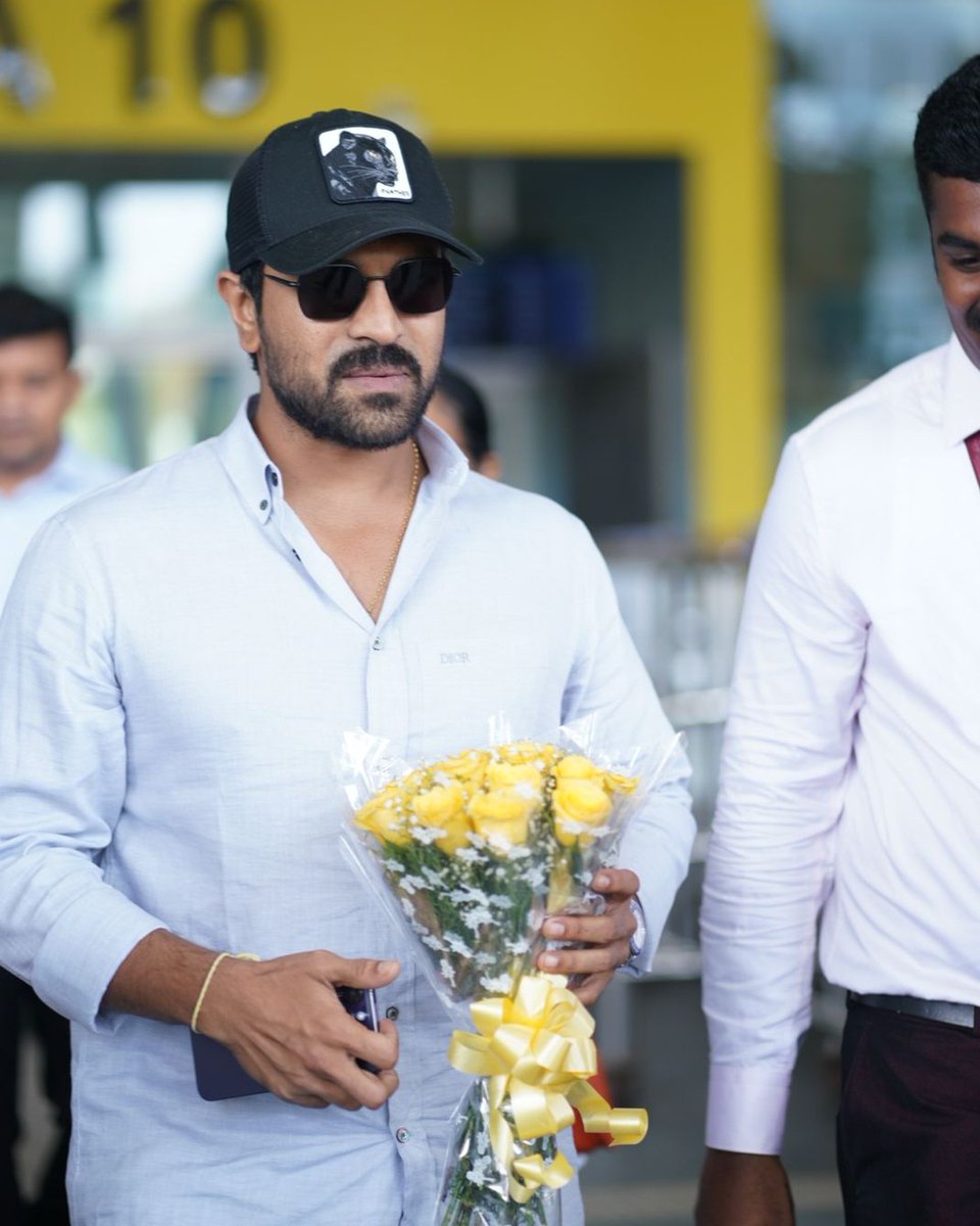 Idol  #RamCharan Landed In Chennai 🤞🏻🔥💥 

Man Of Masses @AlwaysRamCharan Landed In Chennai ,will be attending as Chief Guest for 14th Annual Convocation of Vels University, Pallavram 🔥💥💥

#GameChanger #RC16