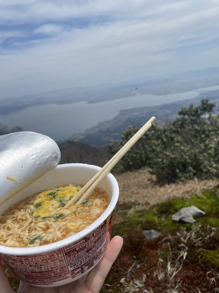 Contre_X's tweet photo. 下山しました！
チキンラーメンが気圧のアレでプックリしてた😆
麺食べ切れんかった…歳だわ…😢😢😢 https://t.co/6U1BWPsQx8